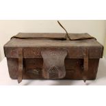 Late 19th/early 20th century leather case with lift out tray & partitioned interior,