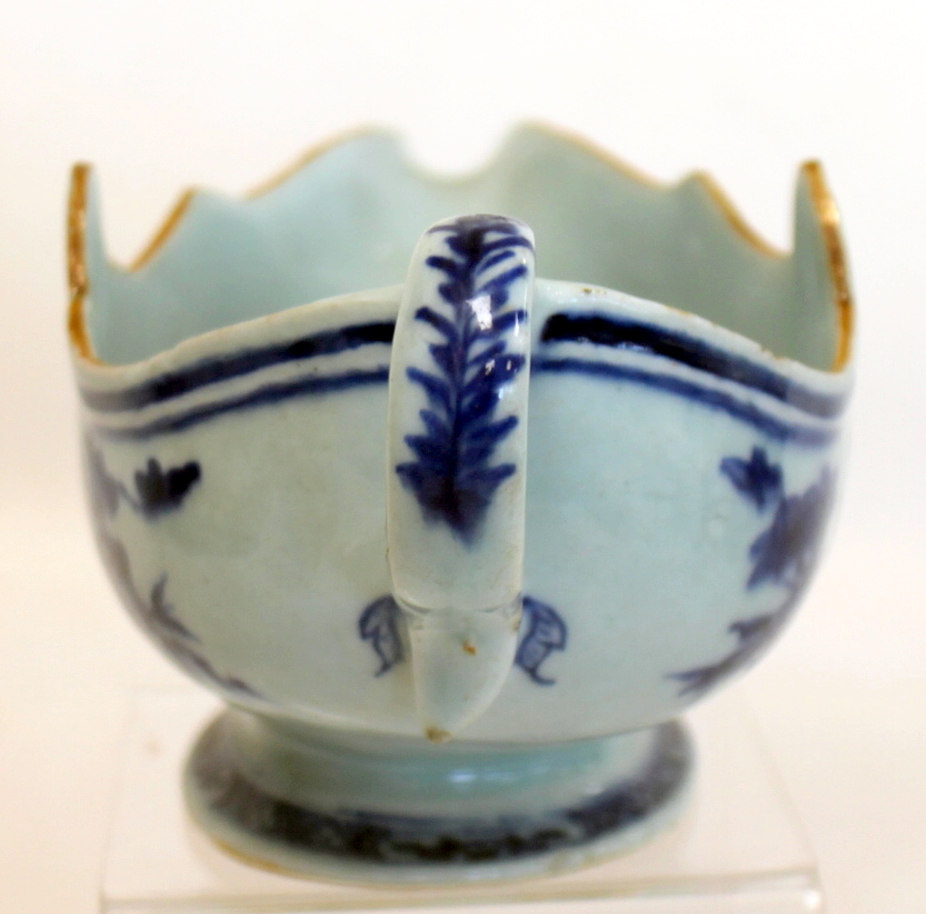 Pair of 18th century Chinese Export blue & white porcelain sauce boats, - Image 6 of 13