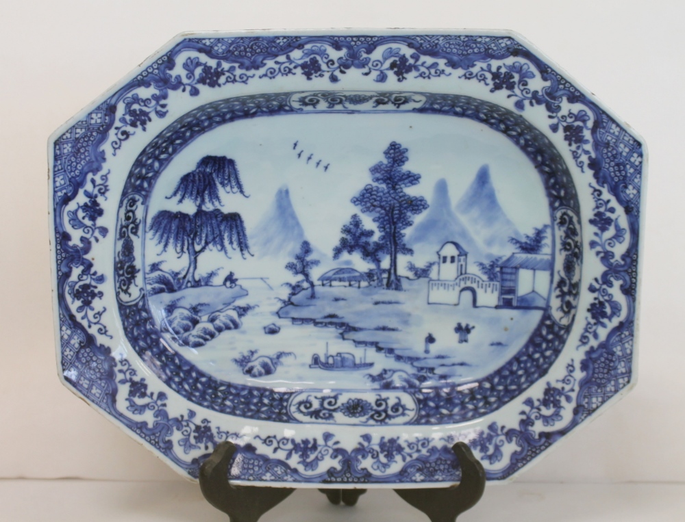 18th century Chinese Export blue & white octagonal deep ashet or meat plate decorated with figures