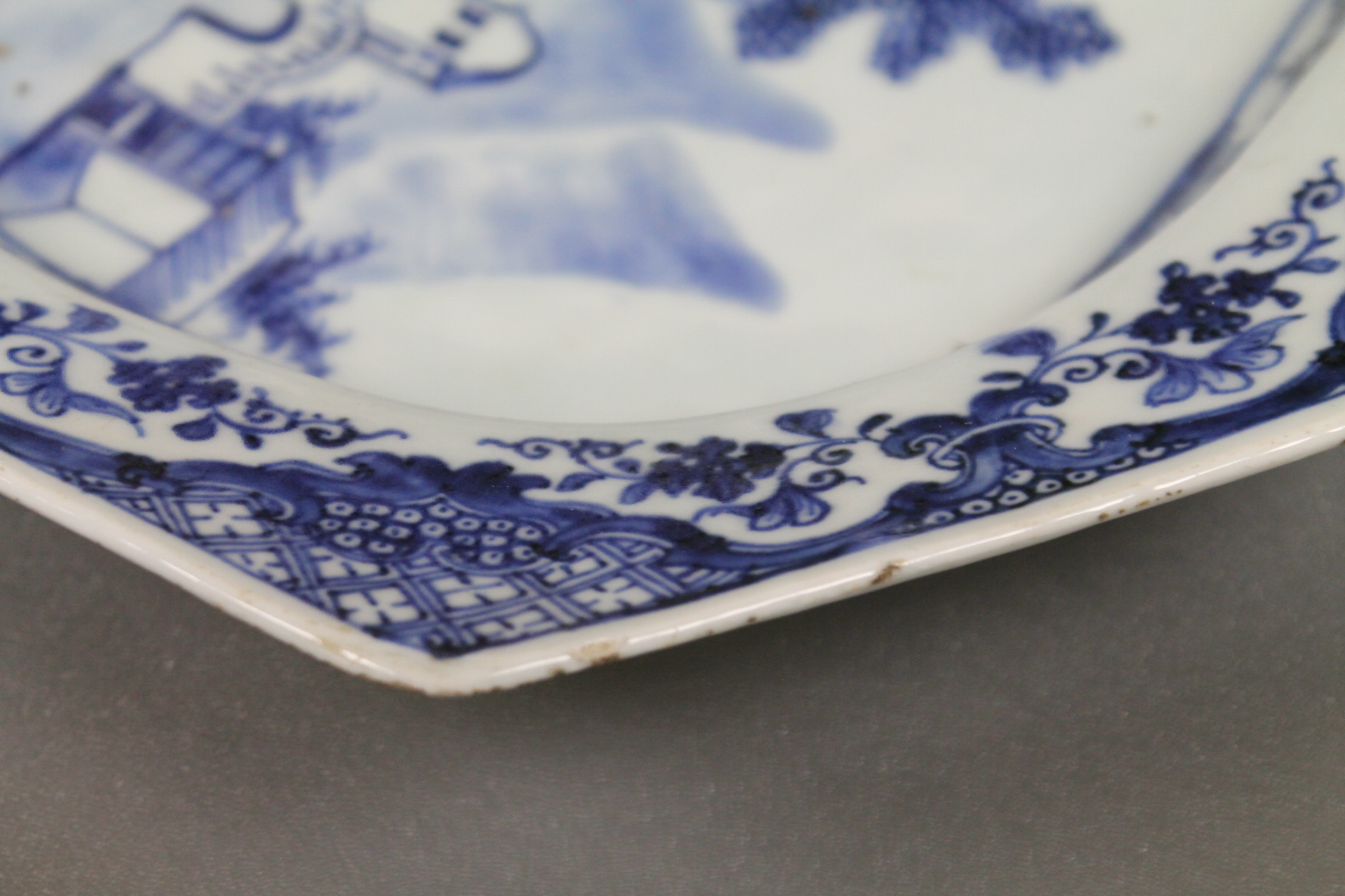 18th century Chinese Export blue & white octagonal deep ashet or meat plate decorated with figures - Image 8 of 15