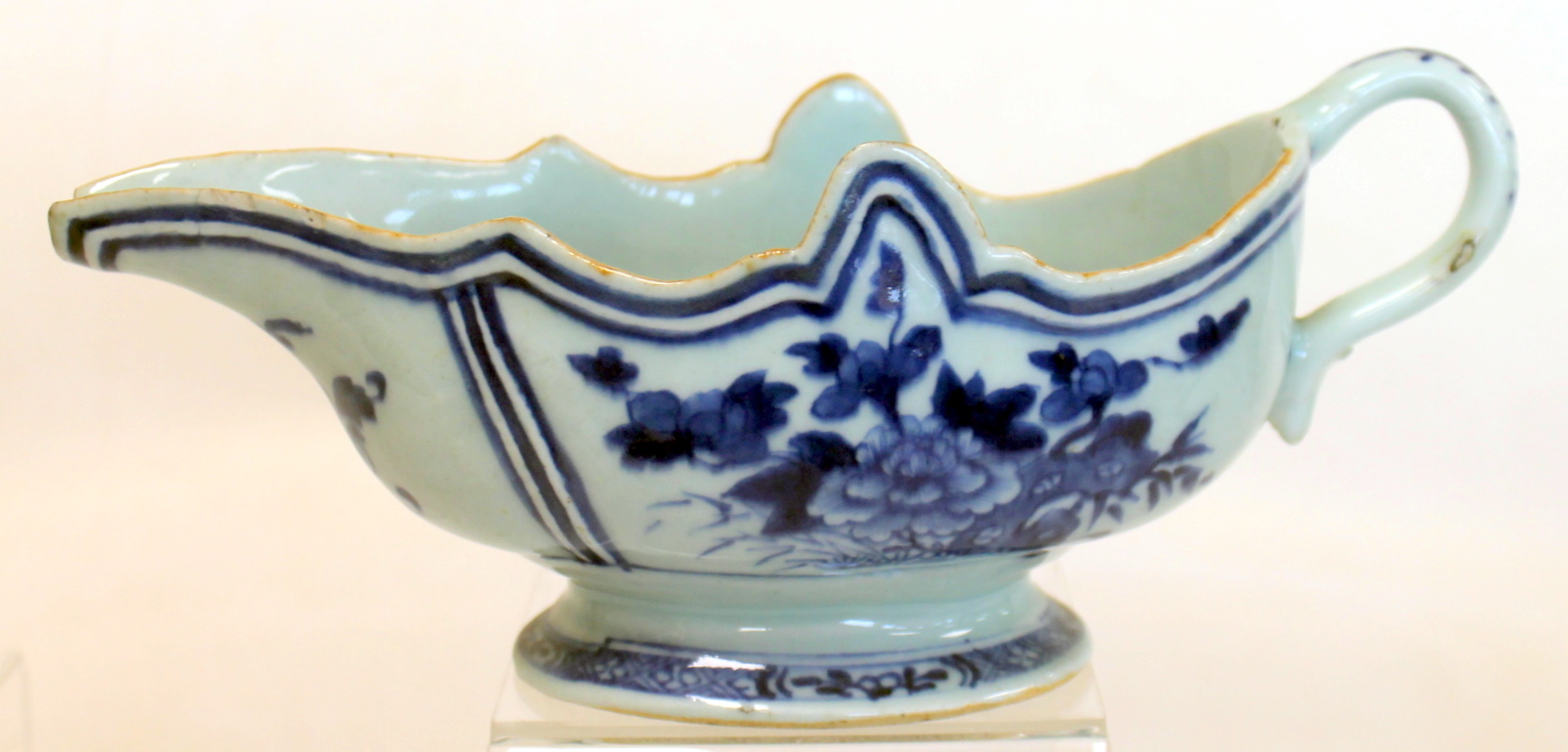 Pair of 18th century Chinese Export blue & white porcelain sauce boats, - Image 3 of 13