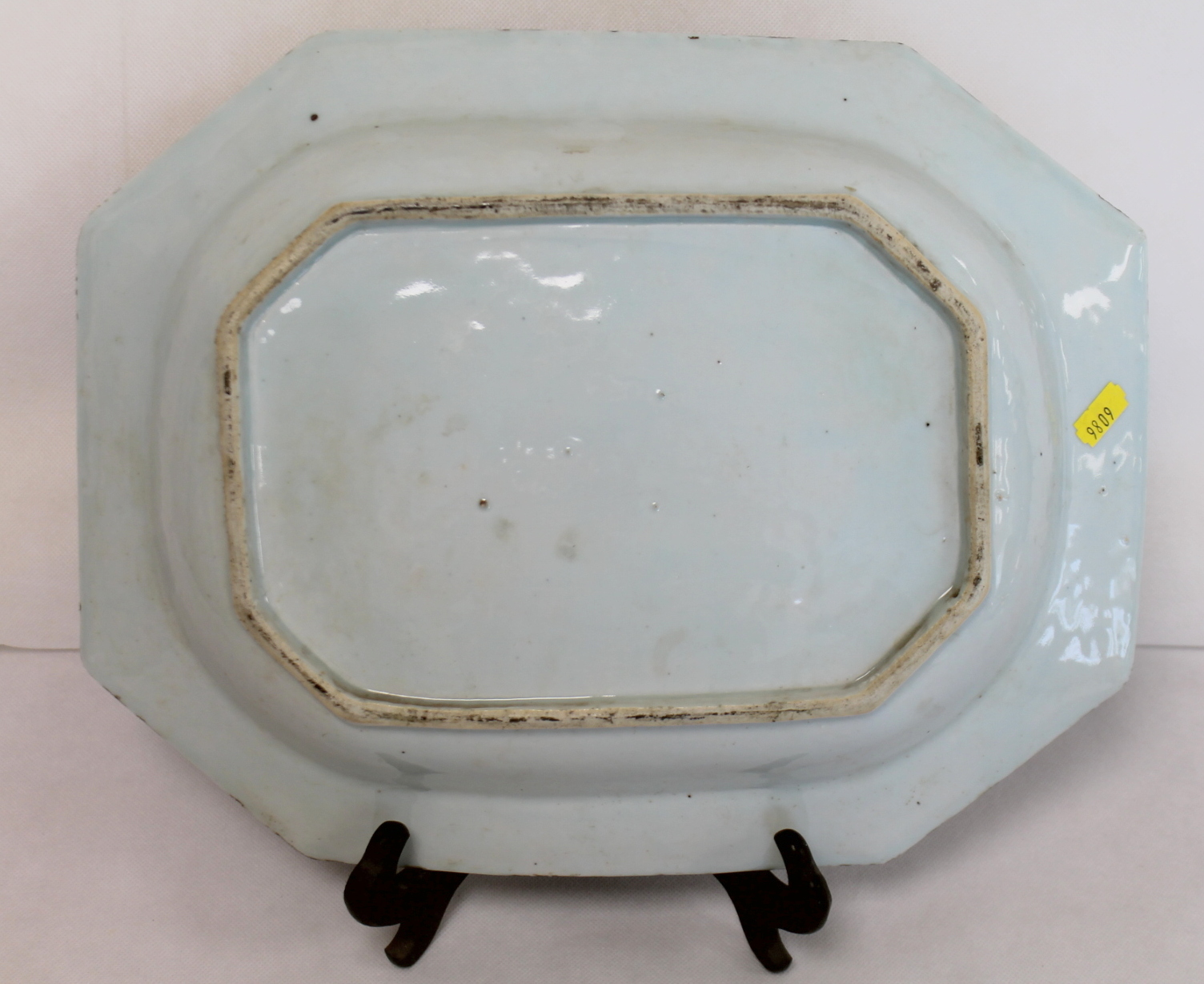 18th century Chinese Export blue & white octagonal deep ashet or meat plate decorated with figures - Image 3 of 15