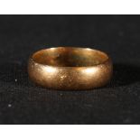 18ct yellow gold wedding band, size K. 4.