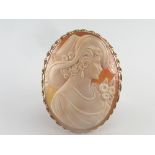 Cameo brooch / pendant with portrait of a woman in 9ct gold.