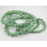 Necklet of graduated jadeite beads.