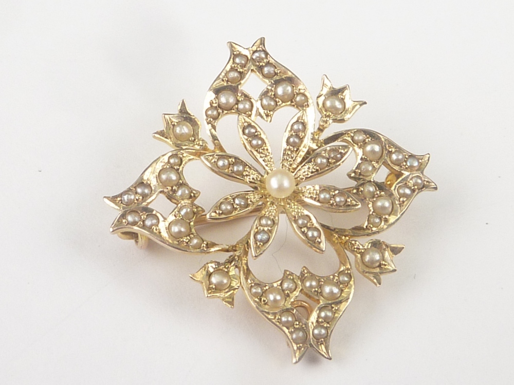 Victorian gold brooch pendant of square shape with flower centre, probably 15ct. - Image 3 of 3