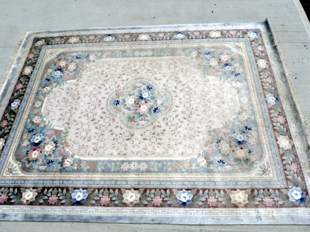 Large Chinese silk floral carpet in pale pastel colours. 370cm x 275cm. - Image 3 of 6