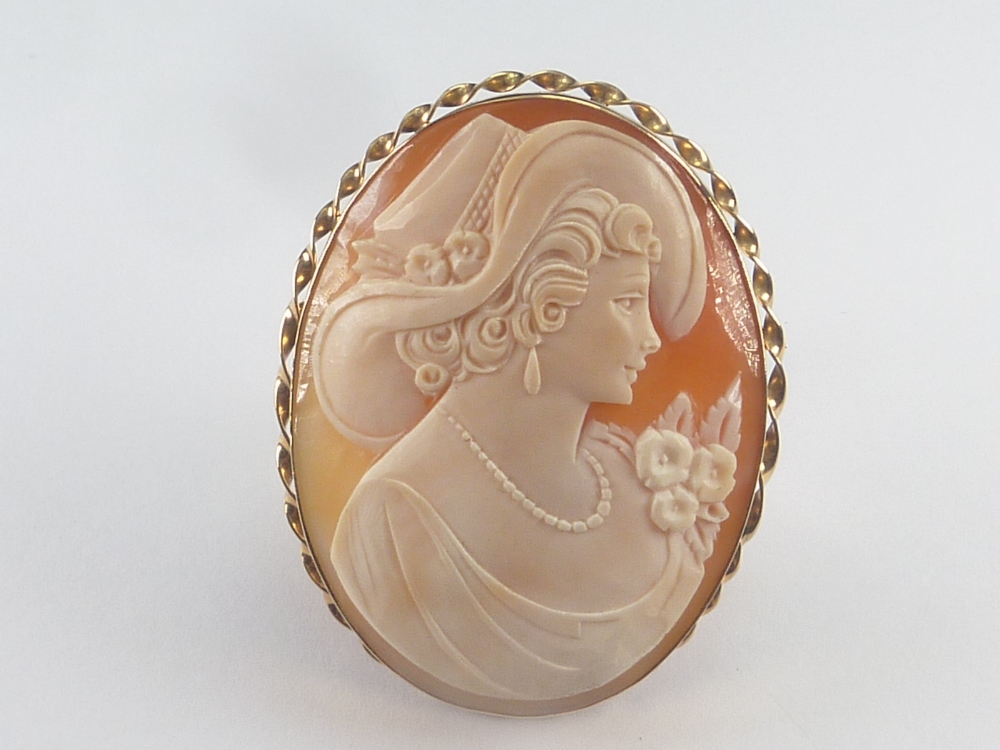 Cameo brooch / pendant with portrait of a woman in 9ct gold. - Image 2 of 4