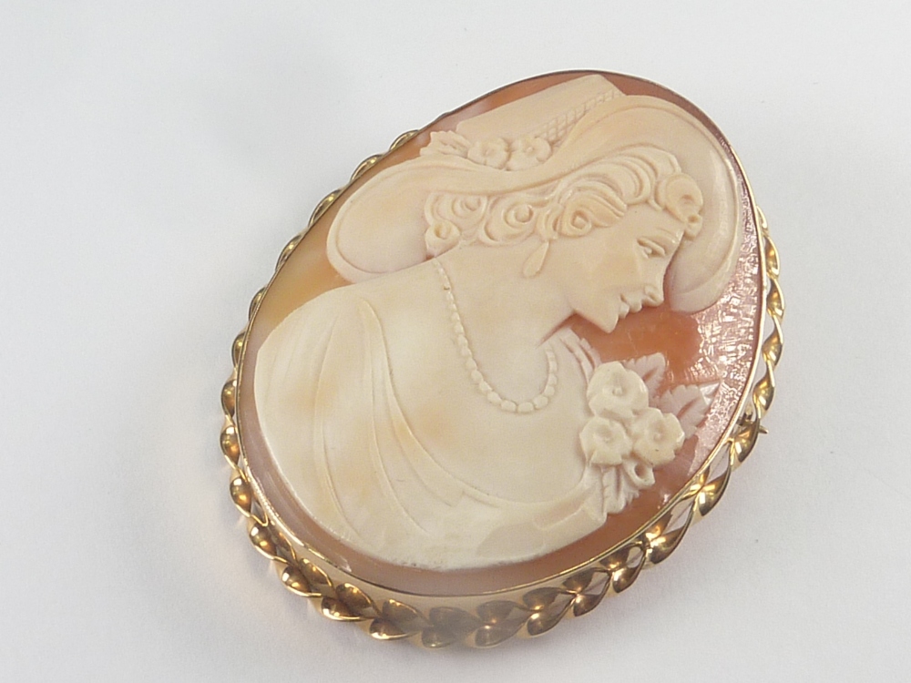 Cameo brooch / pendant with portrait of a woman in 9ct gold. - Image 3 of 4