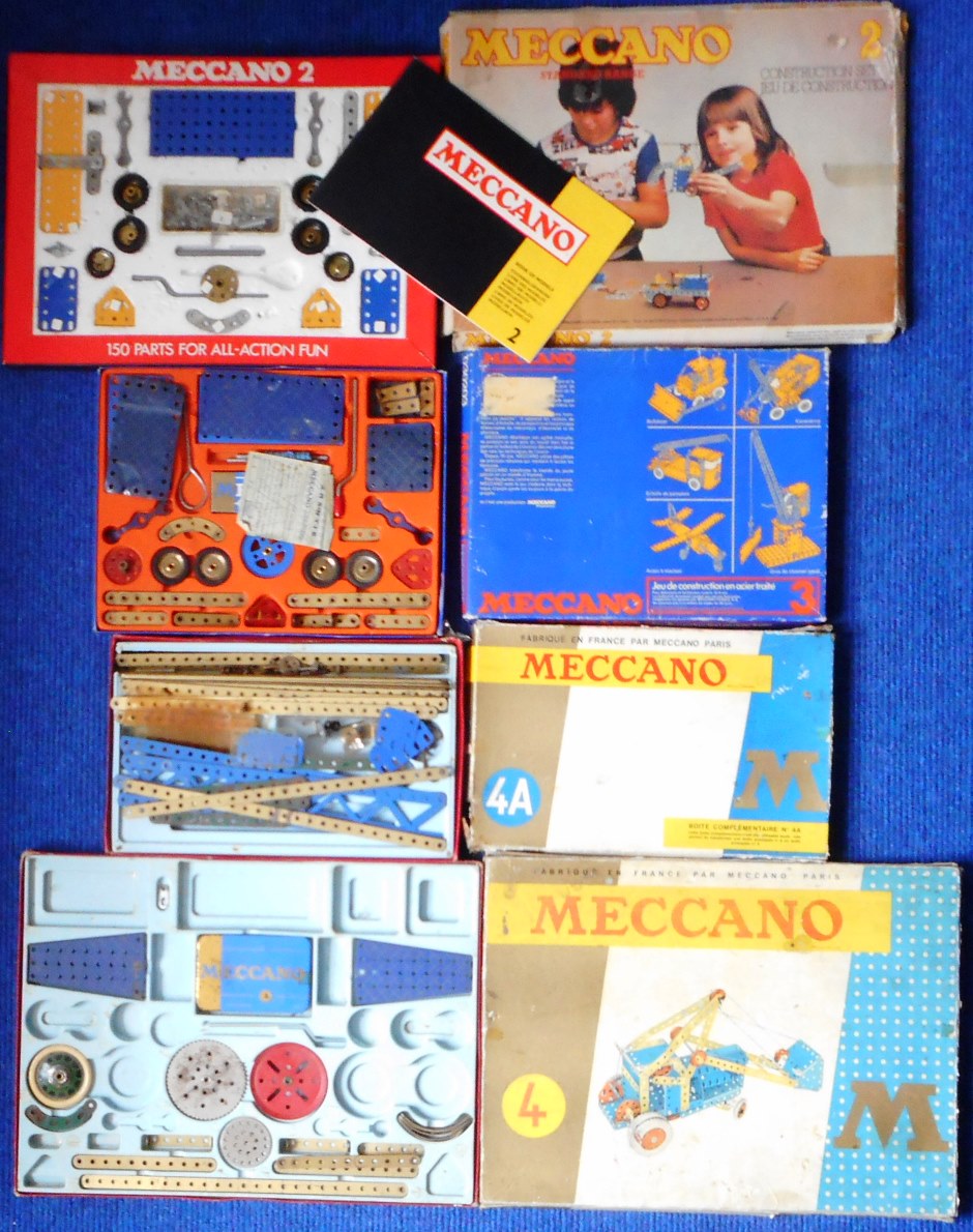 Meccano. (4) Set 2. For British and French markets. In good condition. Not known if complete.