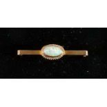 9ct gold opal cabochon bar brooch, 2.6g.