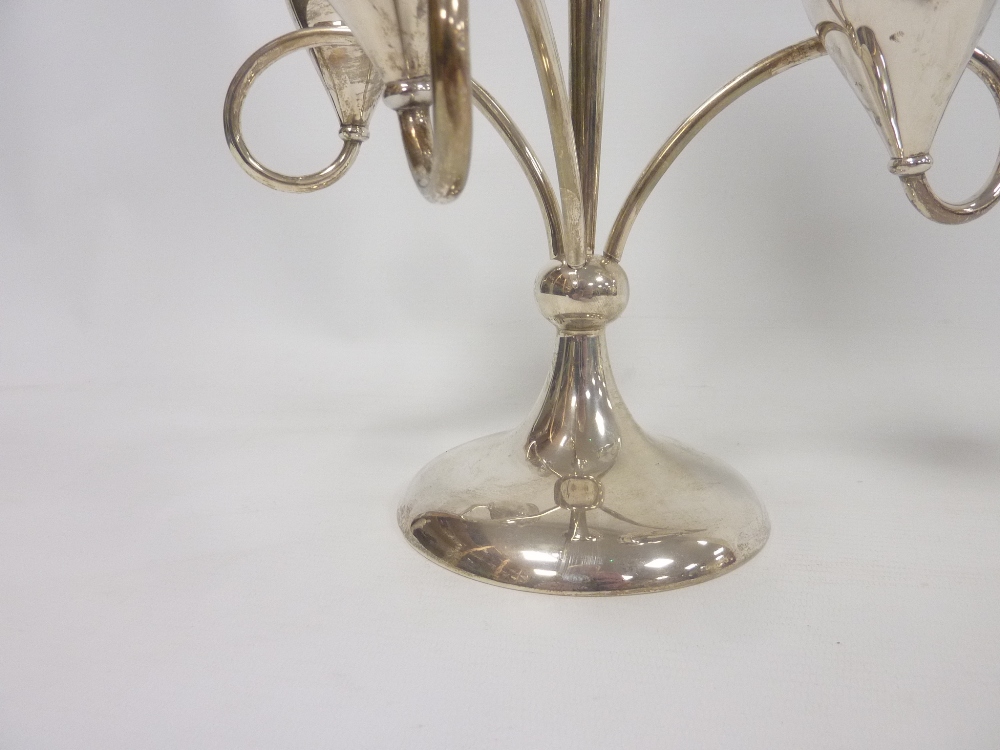 Silver epergne of Art Nouveau style with three tulip shaped vases and another, - Image 4 of 5