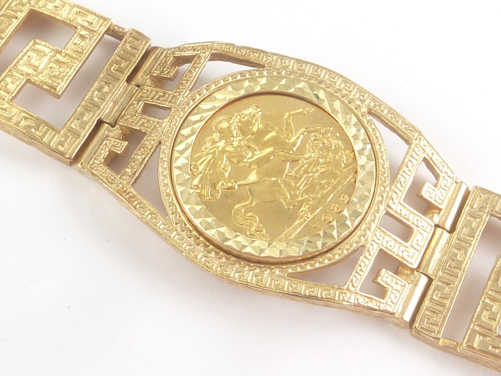 9ct gold openwork bracelet with a sovereign 1982, detachable. Condition Report. - Image 2 of 2