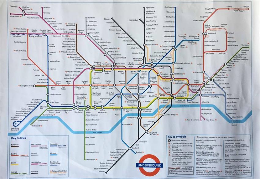 1989 London Underground POSTER MAP. Measures 34.5