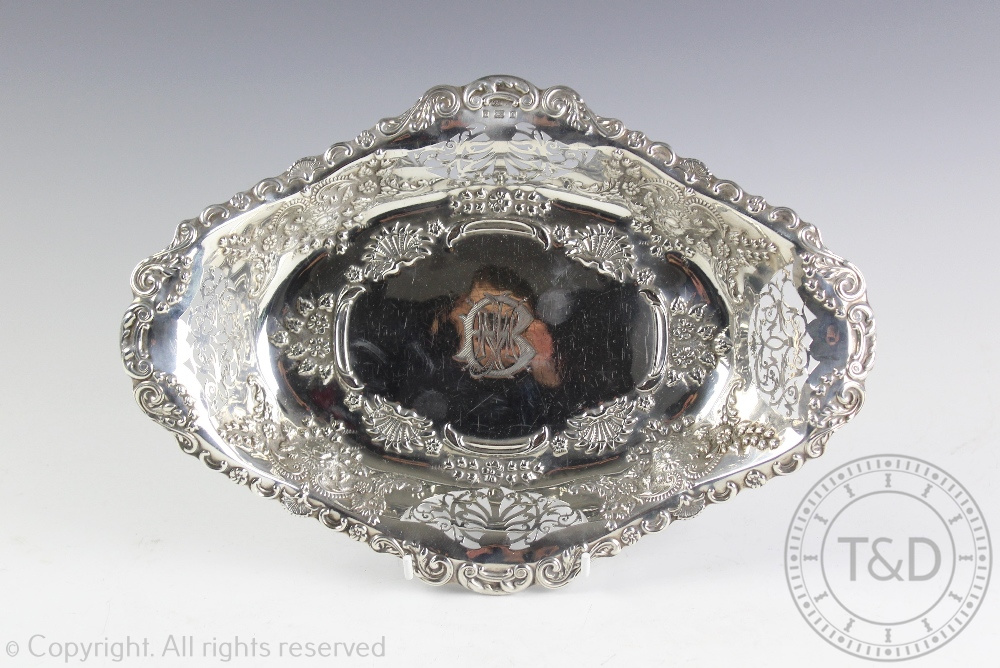 An Edwardian silver tray, Birmingham 1904,