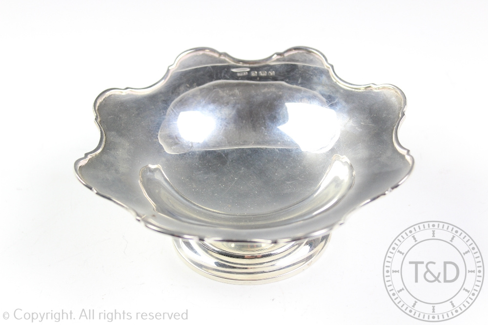 A George V silver pedestal bowl, Docker & Burn Ltd, Birmingham 1923, with a cast cusped rim, - Image 3 of 3