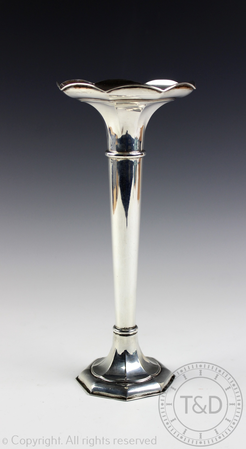 A George VI silver posy vase, Walker and Hall Sheffield 1936, with flared rim and on octagonal base,