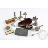 A collection of assorted small silver and plated wares, to include; a silver knife rest London 1903,
