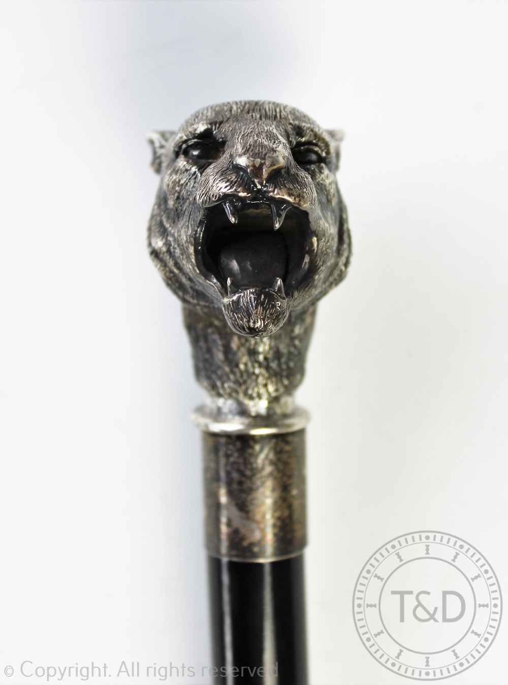 A white metal mounted walking cane, - Image 3 of 3