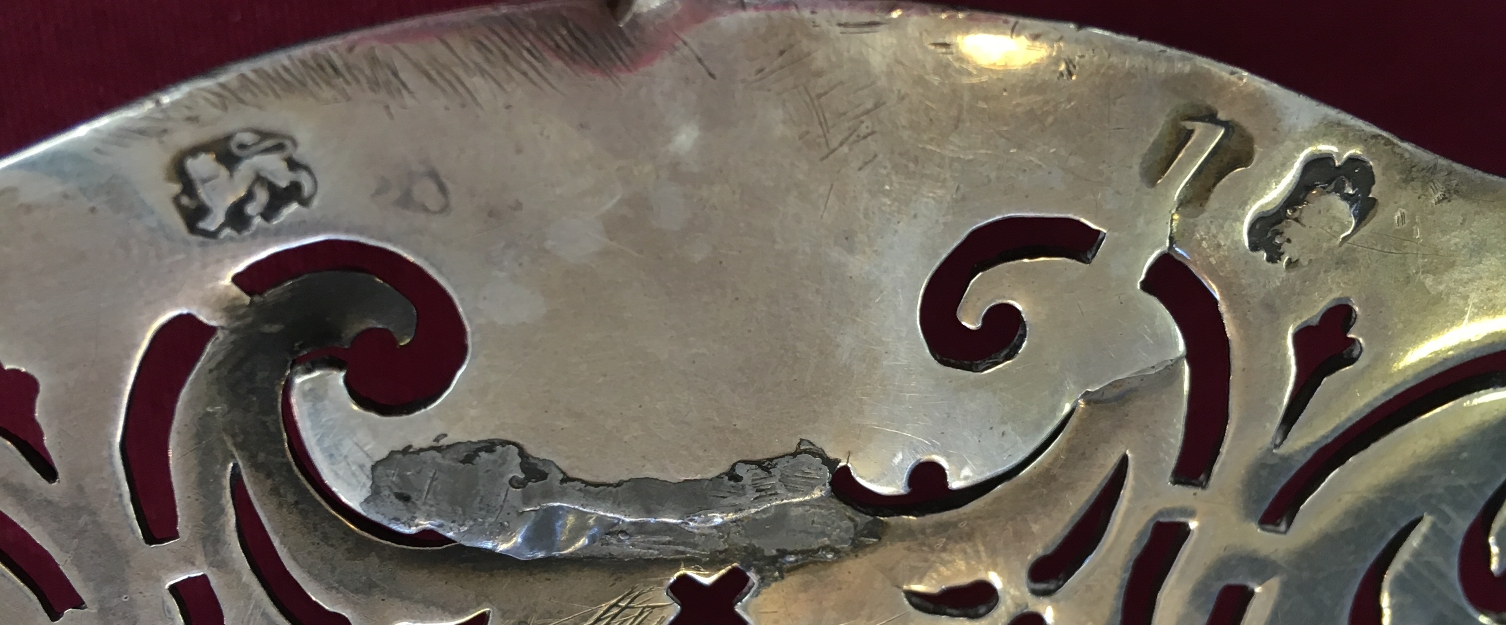 A George II silver cake slice, London 1746, with pierced silver blade and turned horn handle, - Image 6 of 6