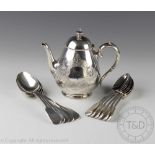 A Victorian silver teapot of small proportions, Barnard & Sons Ltd, London 1868, ivory spacers,