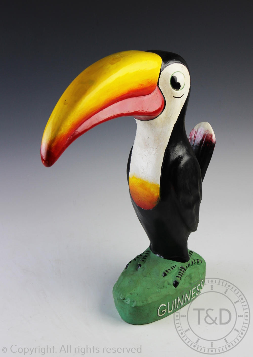 A vintage novelty advertising Guinness model of a toucan, - Bild 2 aus 2