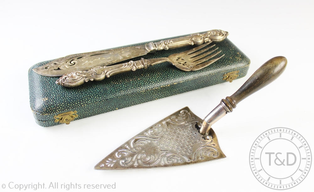 A George II silver cake slice, London 1746, with pierced silver blade and turned horn handle,