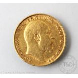 An Edward VII gold half sovereign dated 1906, weight 3.