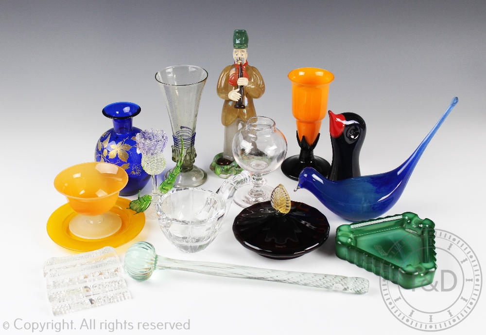 A collection of studio and collectable glass to include a Swedish Studio Ahus model of a birds mask,