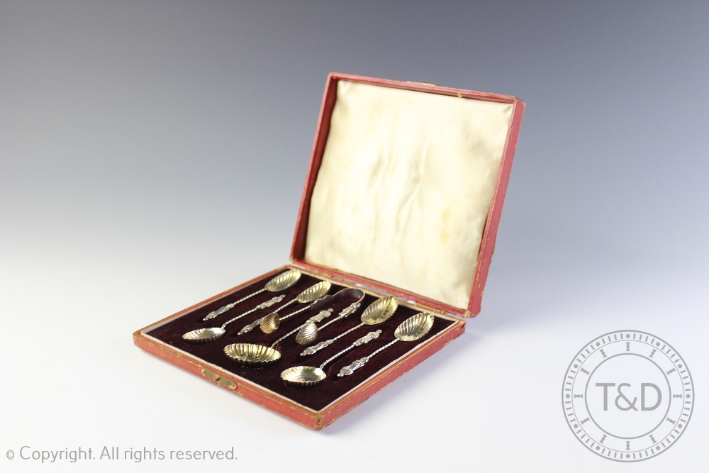 A cased set of six silver teaspoons, sugar nips and sugar sifter, Charles Boyton, London 1895,