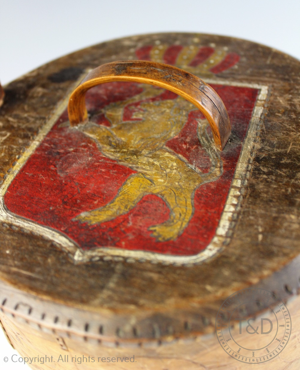 A Norwegian early 20th century Folk Art box and cover with heraldic detail, - Image 2 of 2