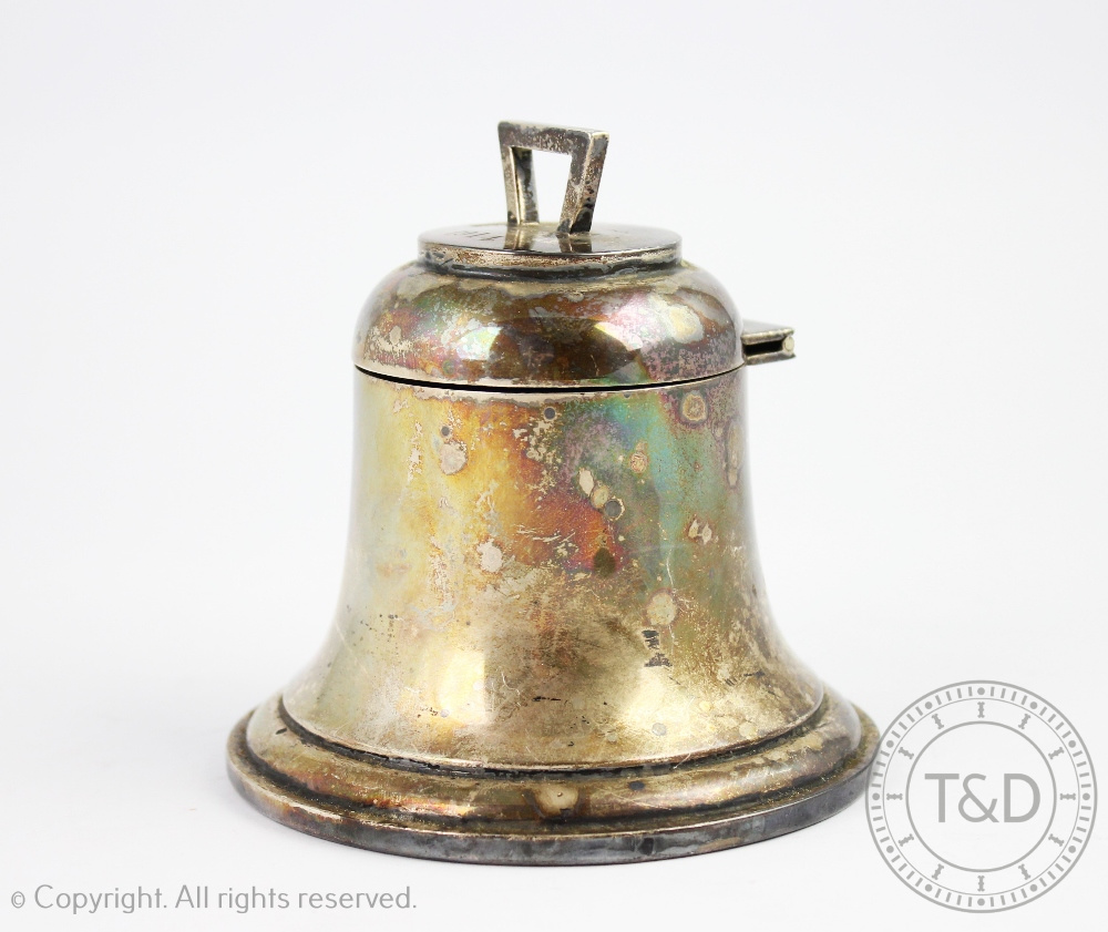 A George V silver bell shaped desk inkwell, Birmingham 1912, engraved '1914' to the cover,