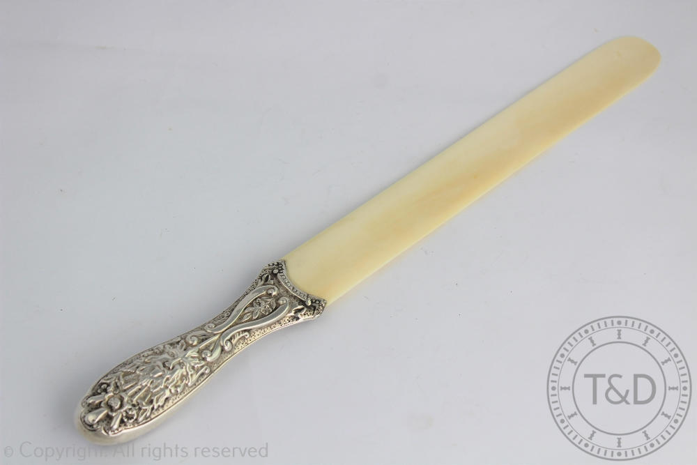 A large Victorian silver handled ivory page turner, London 1890, - Image 3 of 4
