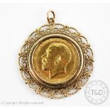 A George V gold sovereign dated 1914 in 9ct gold pendant mount, gross weight 11.