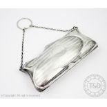 A George V silver purse, Chester 1914 (makers mark rubbed),