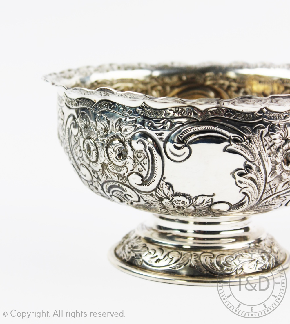 A Victorian silver footed bowl by Wakeley and Wheeler, London 1898, - Image 2 of 2