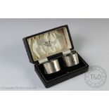 A cased pair of George V silver napkin rings, Deakin & Francis, Birmingham 1930,