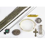 A collection of assorted jewellery,