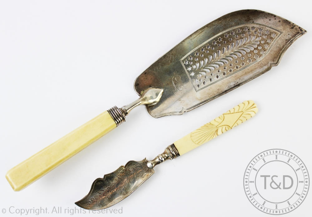 A George IV silver fish server, William Knight London 1825,