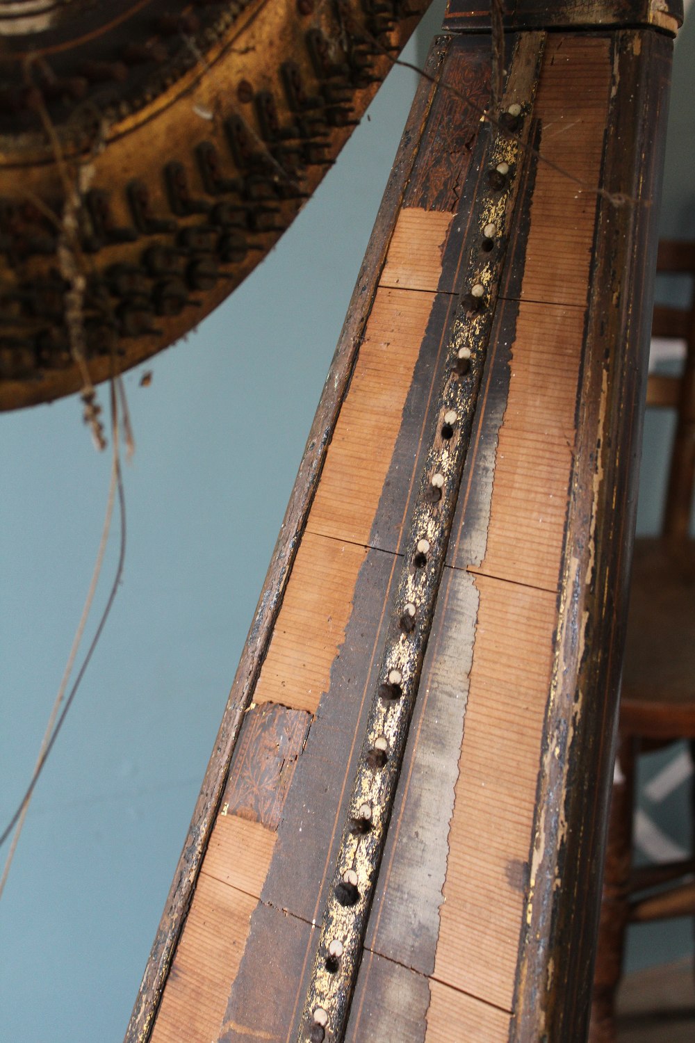 An early 19th century gilt wood and gesso harp by Sebastian Erard, in need of complete restoration, - Image 9 of 16