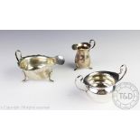 A silver sauce boat, Emile Viner, Sheffield 1939, with cusped rim, 15cm long,