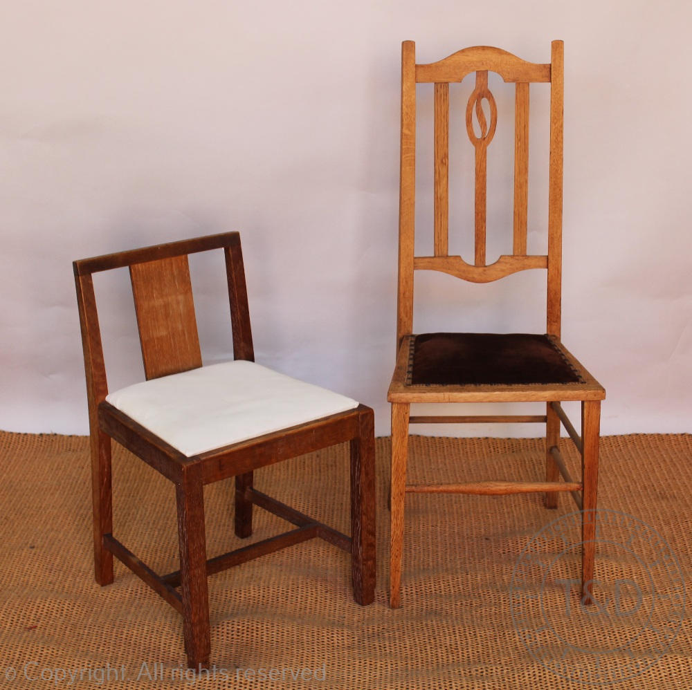 An Art Deco limed oak three piece bedroom suite, comprising two door wardrobe, - Image 4 of 4