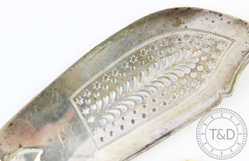 A George IV silver fish server, William Knight London 1825, - Bild 2 aus 3