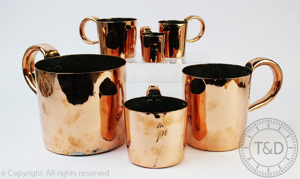 A part set of six 19th century graduated naval rum measures, each engraved with the military arrow, - Bild 2 aus 4