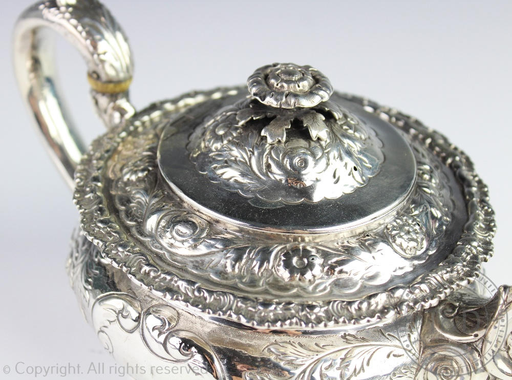 A George IV silver tea pot 'J. - Image 3 of 3