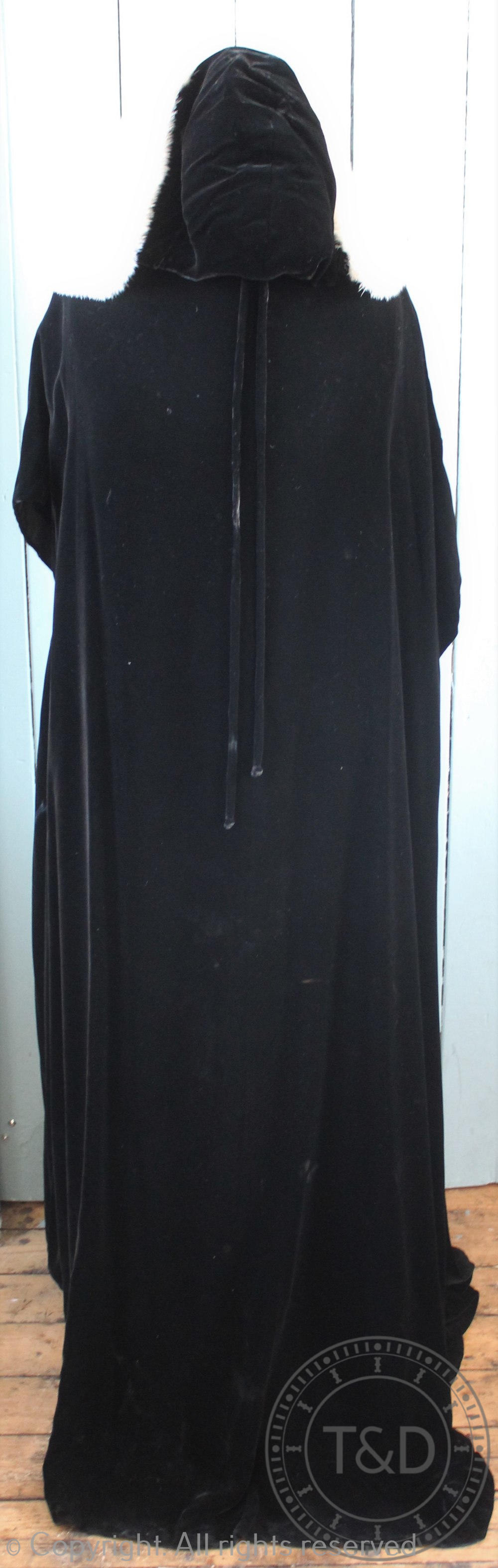 A 20th century ladies black velvet full length cape with mink trim hood, - Image 2 of 6