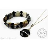 A banded agate bracelet,