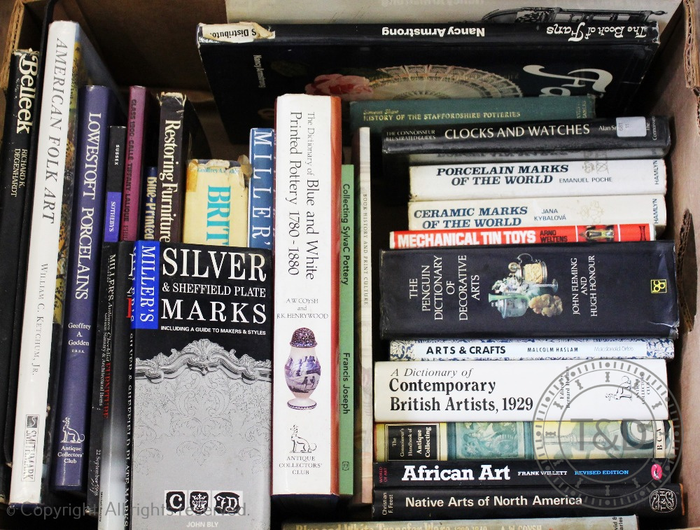 A large collection of antiques and collectable reference books (Qty)