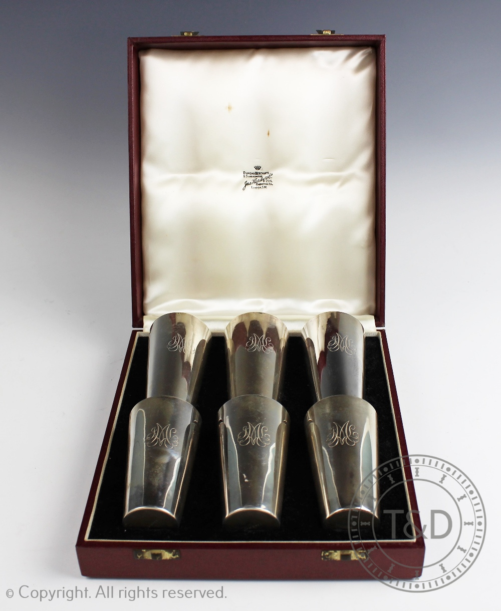 A set of six German 800 standard silver beakers, - Image 2 of 4