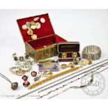 A collection of assorted jewellery and costume jewellery to include;